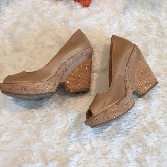 COPY - Sofft Tan Gold Cork Heel Peep Toe Snug Sz 8M: - Picture 5 of 9